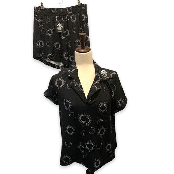 New Bobeau brushed 2 piece printed short set. Size M medium. - Picture 2 of 13